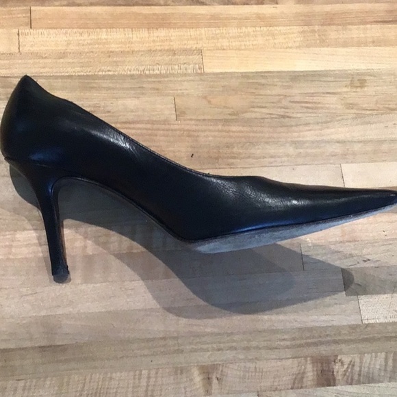 Saks Fifth Avenue Black Leather Pointed Toe Heels Size 8 B - Picture 6 of 12